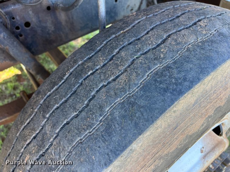 image for item DR5546 1986 Ford 9000  semi truck