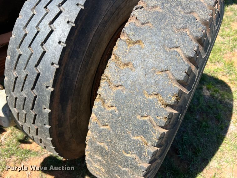 image for item DR5546 1986 Ford 9000  semi truck