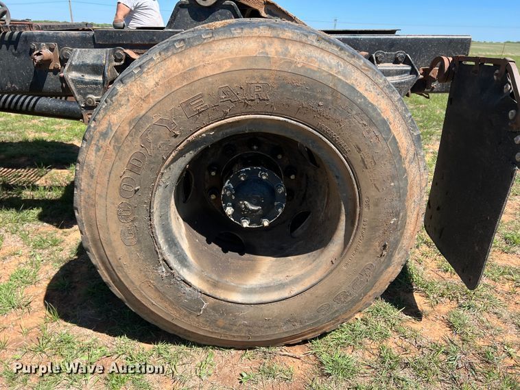 image for item DR5546 1986 Ford 9000  semi truck