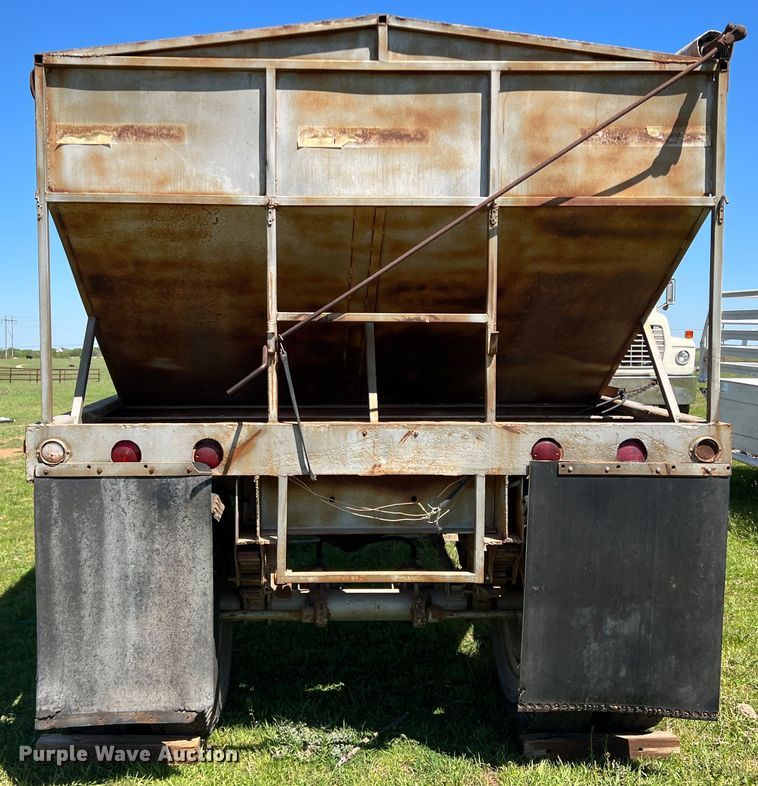 image for item DR5547 Grain trailer