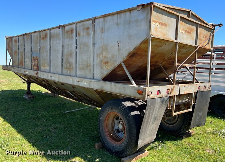 image for item DR5547 Grain trailer
