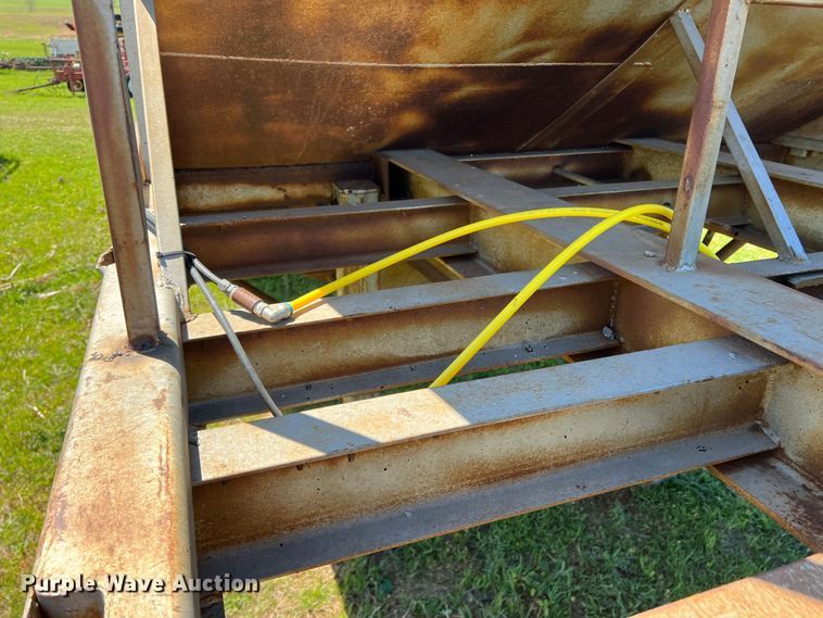 image for item DR5547 Grain trailer