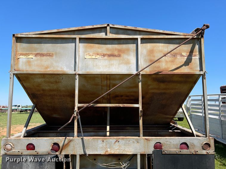 image for item DR5547 Grain trailer