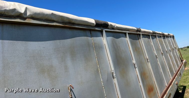 image for item DR5547 Grain trailer