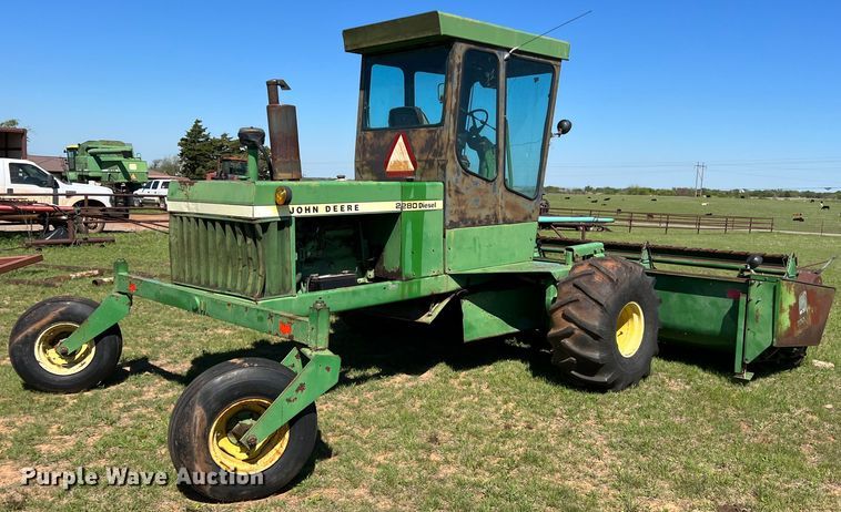 image for item DR5549 1978 John Deere 2280  swather / windrower