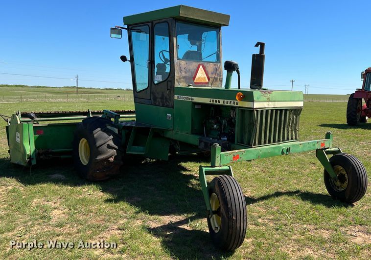 image for item DR5549 1978 John Deere 2280  swather / windrower