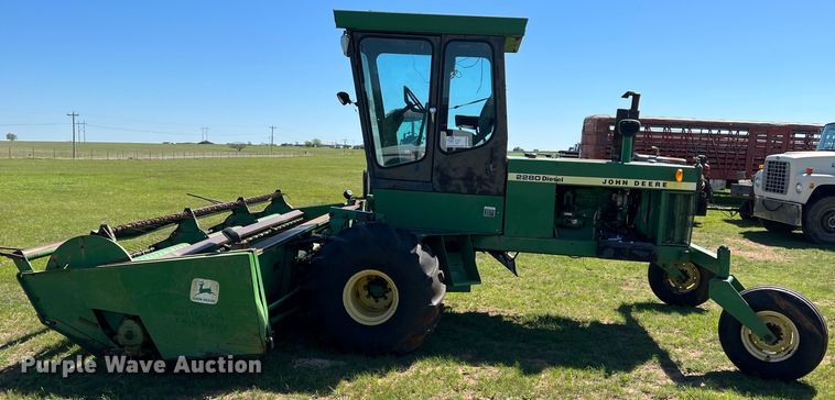 image for item DR5549 1978 John Deere 2280  swather / windrower