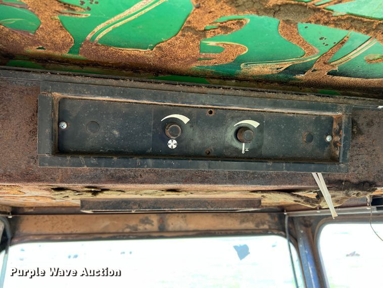 image for item DR5549 1978 John Deere 2280  swather / windrower