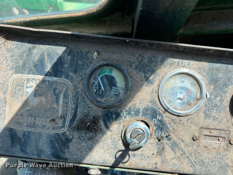 image for item DR5549 1978 John Deere 2280  swather / windrower