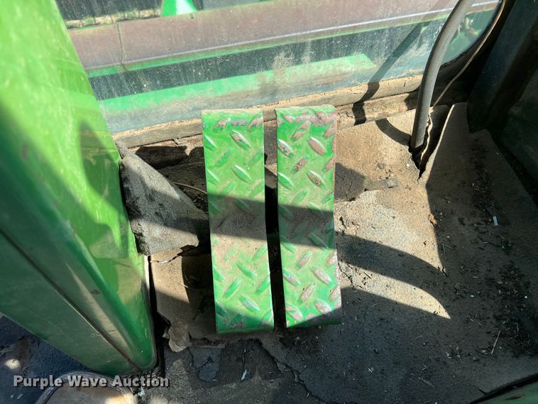 image for item DR5549 1978 John Deere 2280  swather / windrower