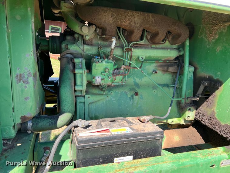 image for item DR5549 1978 John Deere 2280  swather / windrower
