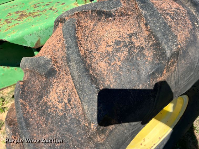 image for item DR5549 1978 John Deere 2280  swather / windrower