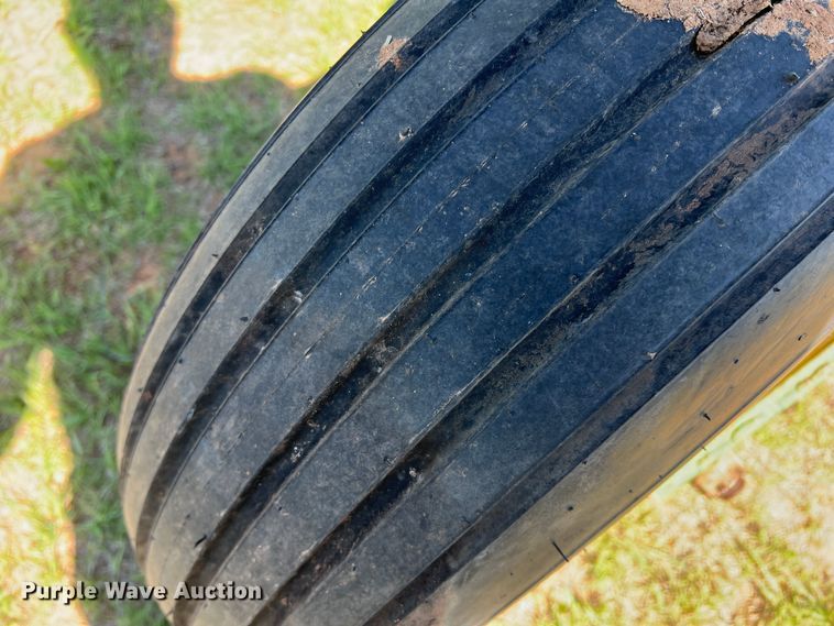 image for item DR5549 1978 John Deere 2280  swather / windrower