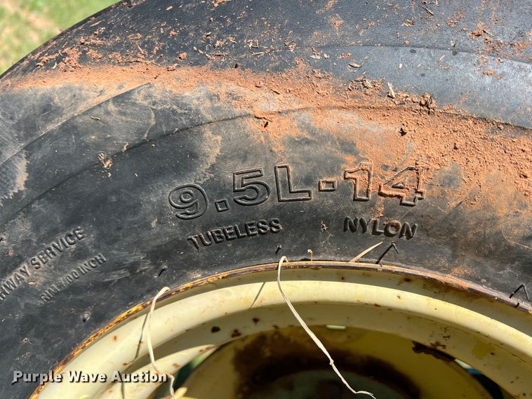 image for item DR5549 1978 John Deere 2280  swather / windrower