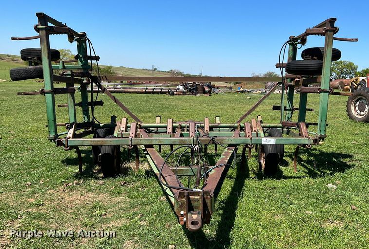 image for item DR5550 John Deere 1610  chisel