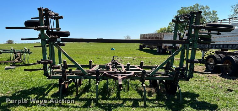 image for item DR5550 John Deere 1610  chisel