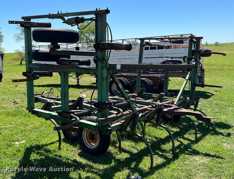 image for item DR5550 John Deere 1610  chisel