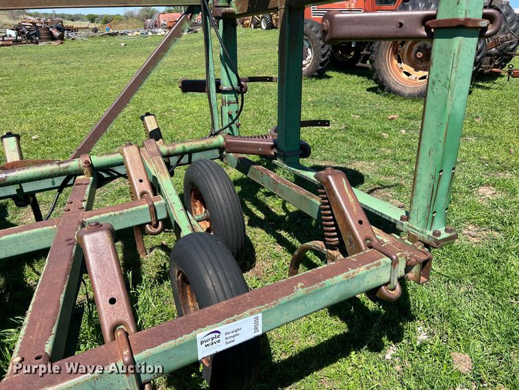 image for item DR5550 John Deere 1610  chisel