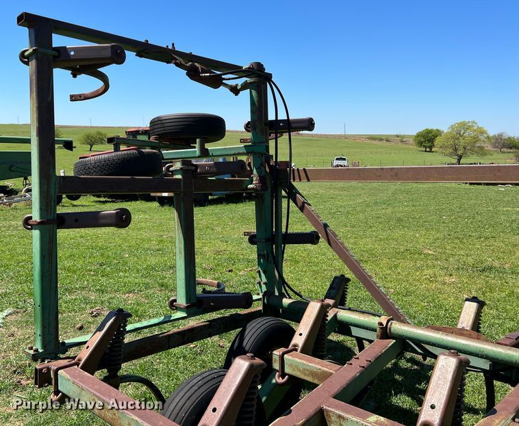 image for item DR5550 John Deere 1610  chisel