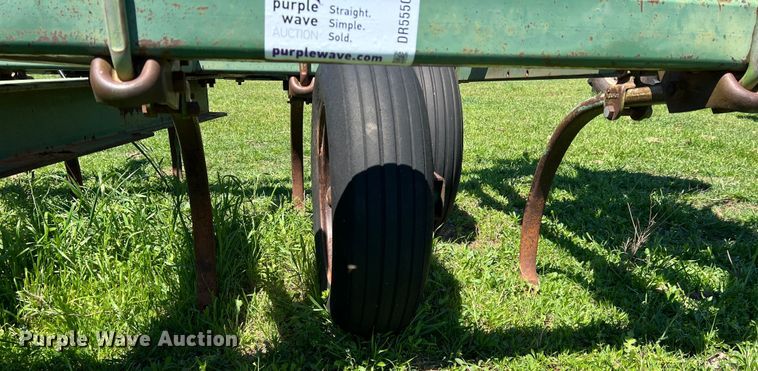 image for item DR5550 John Deere 1610  chisel