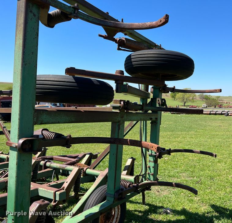 image for item DR5550 John Deere 1610  chisel