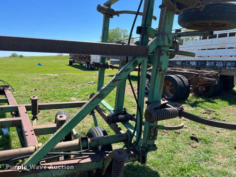 image for item DR5550 John Deere 1610  chisel