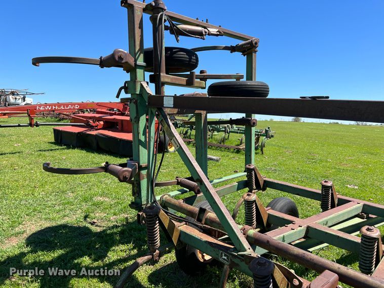 image for item DR5550 John Deere 1610  chisel