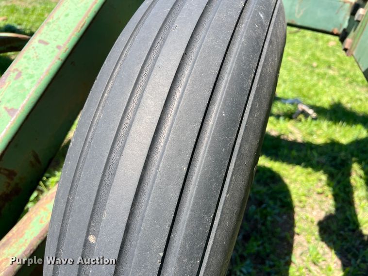 image for item DR5550 John Deere 1610  chisel