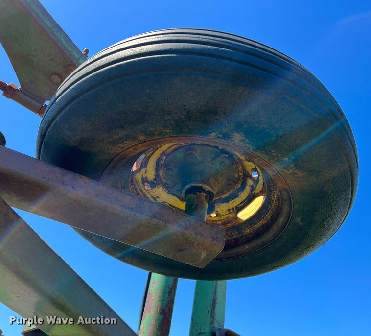 image for item DR5550 John Deere 1610  chisel