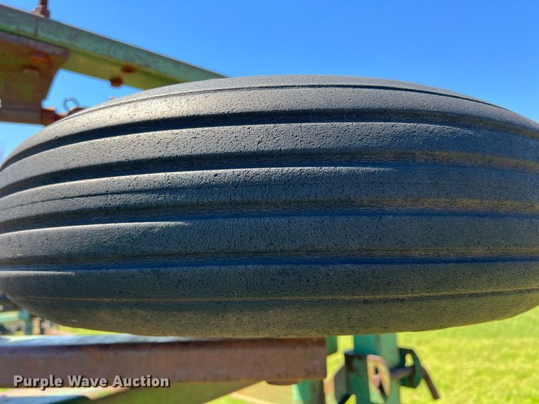 image for item DR5550 John Deere 1610  chisel