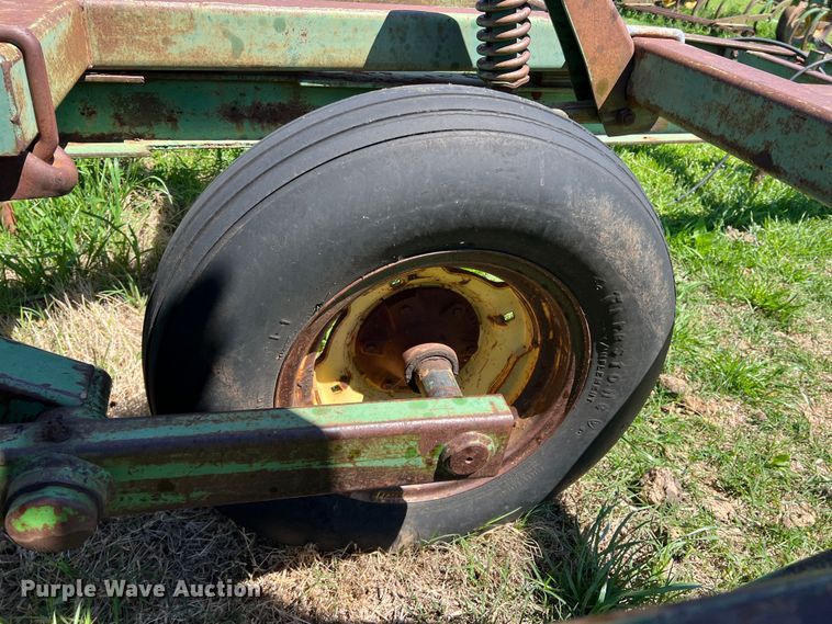 image for item DR5550 John Deere 1610  chisel