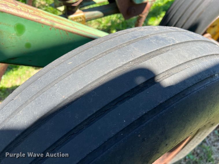 image for item DR5550 John Deere 1610  chisel