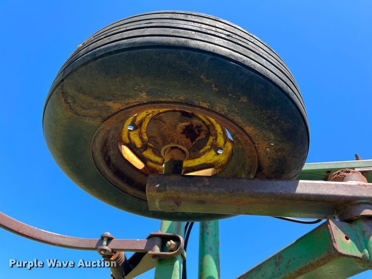 image for item DR5550 John Deere 1610  chisel