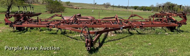 image for item DR5551 International  field cultivator