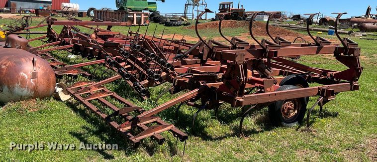image for item DR5551 International  field cultivator