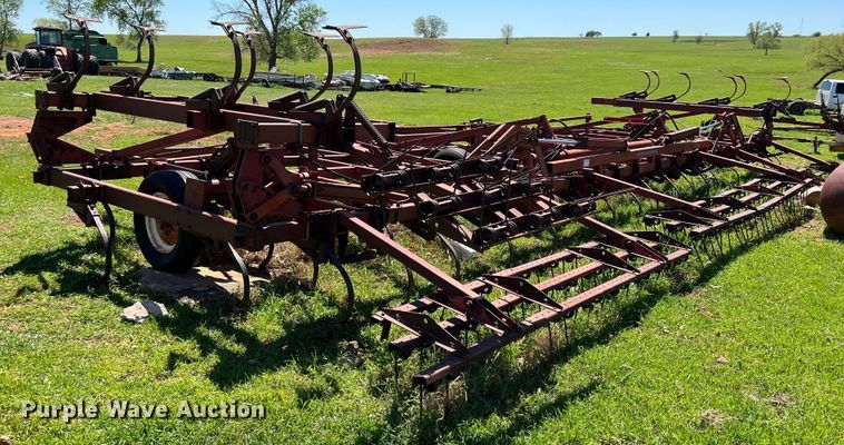 image for item DR5551 International  field cultivator