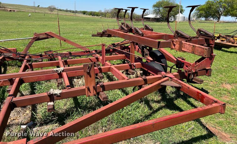 image for item DR5551 International  field cultivator