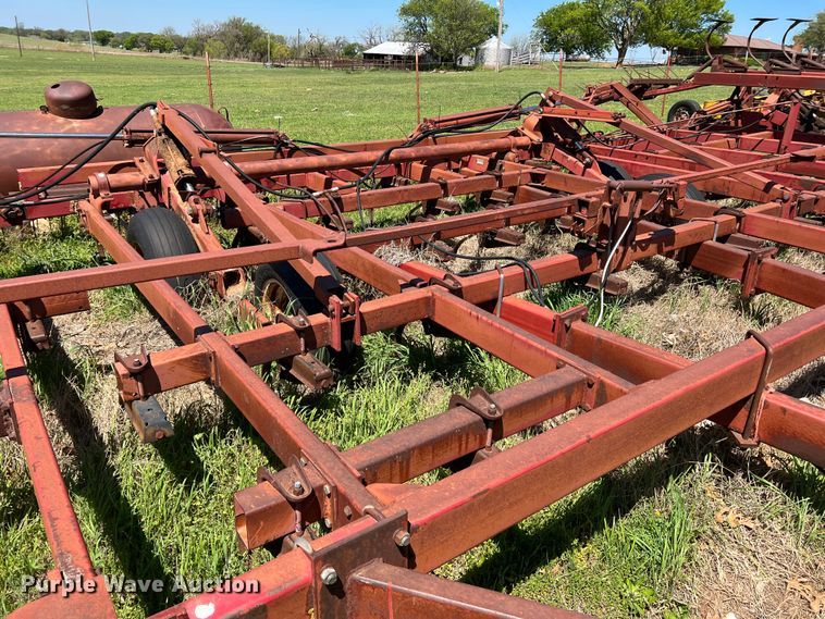 image for item DR5551 International  field cultivator