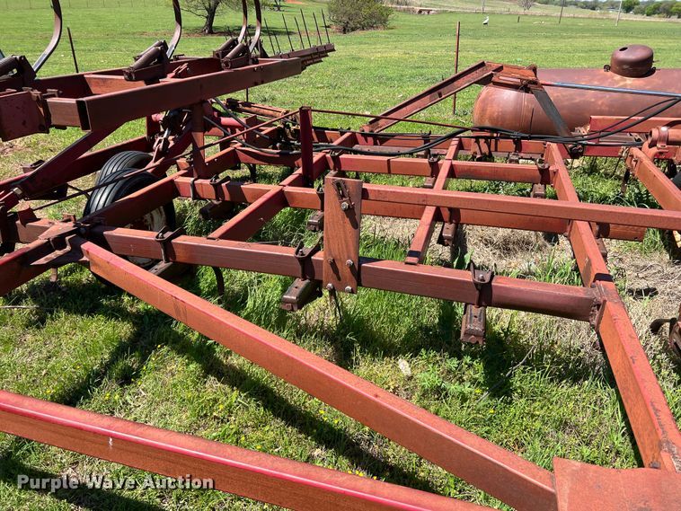 image for item DR5551 International  field cultivator