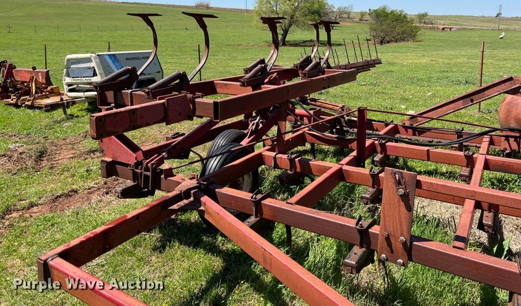 image for item DR5551 International  field cultivator