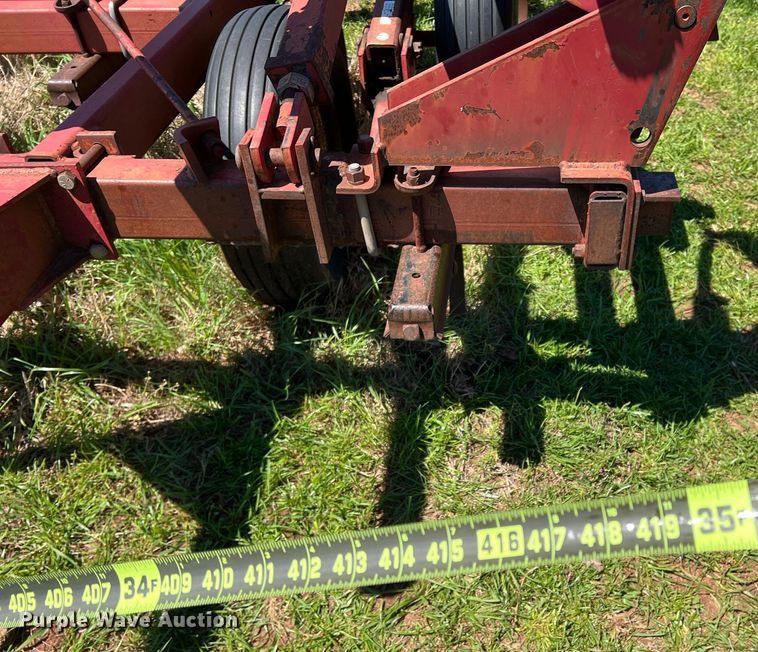 image for item DR5551 International  field cultivator