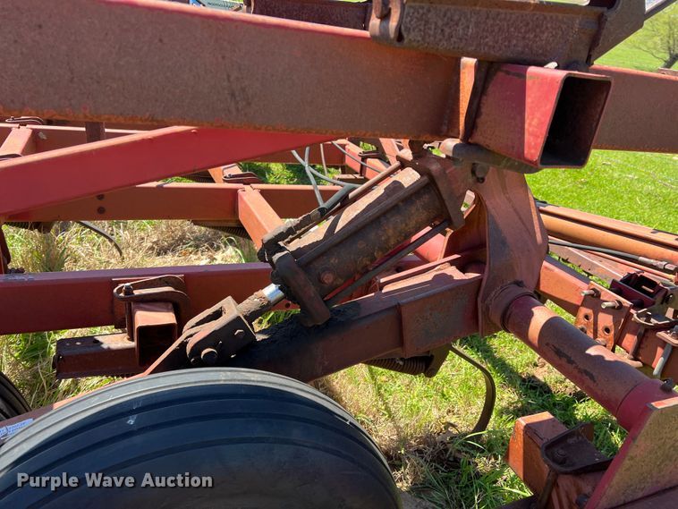 image for item DR5551 International  field cultivator