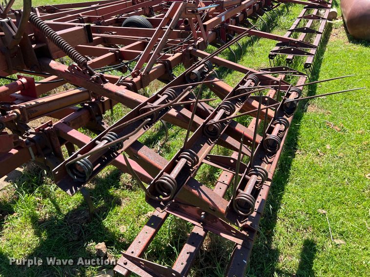 image for item DR5551 International  field cultivator