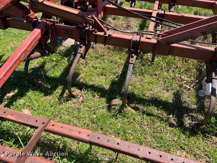 image for item DR5551 International  field cultivator