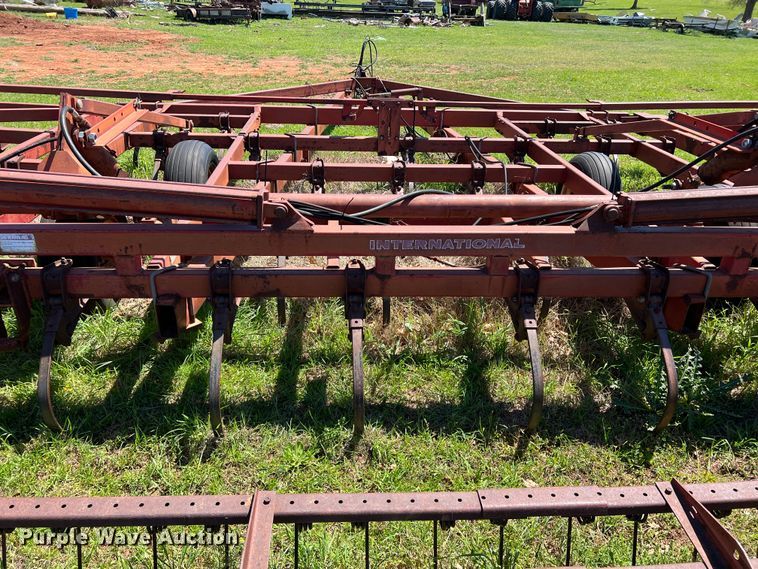 image for item DR5551 International  field cultivator