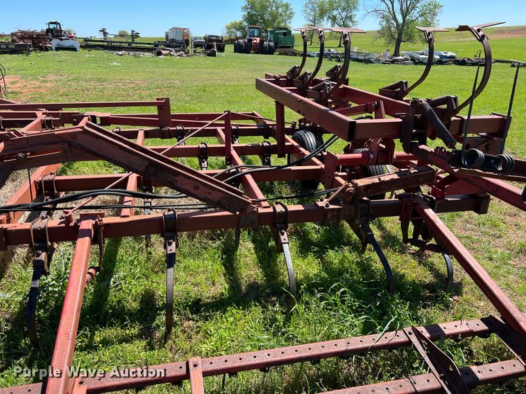 image for item DR5551 International  field cultivator