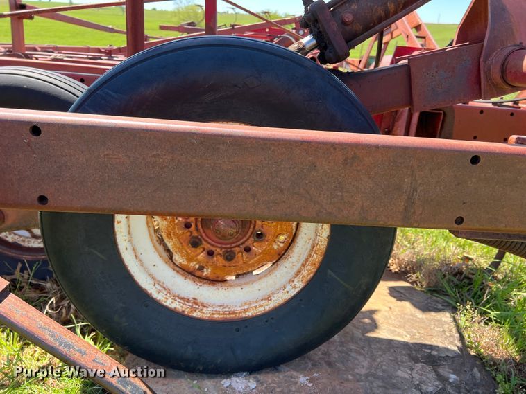 image for item DR5551 International  field cultivator