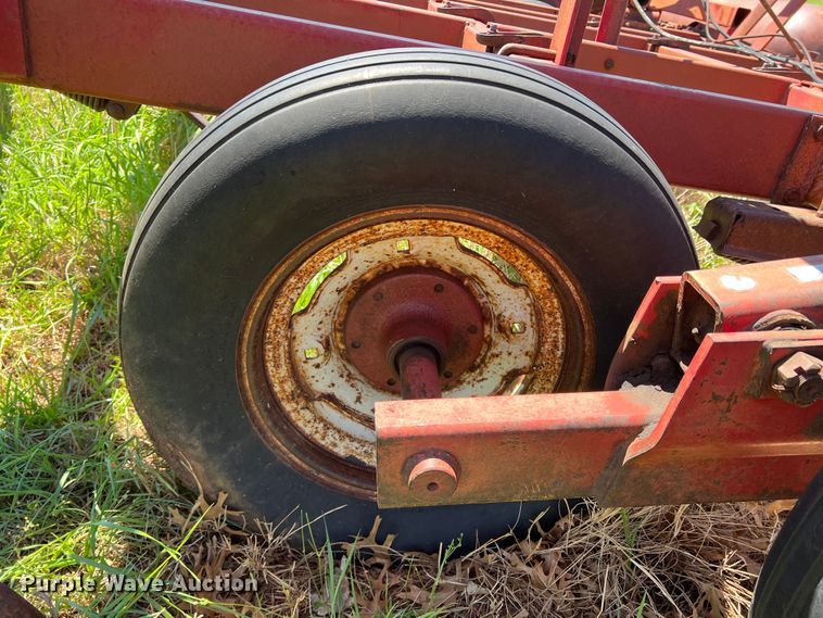 image for item DR5551 International  field cultivator