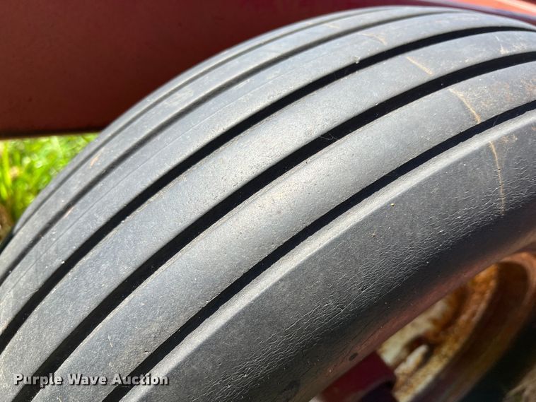 image for item DR5551 International  field cultivator