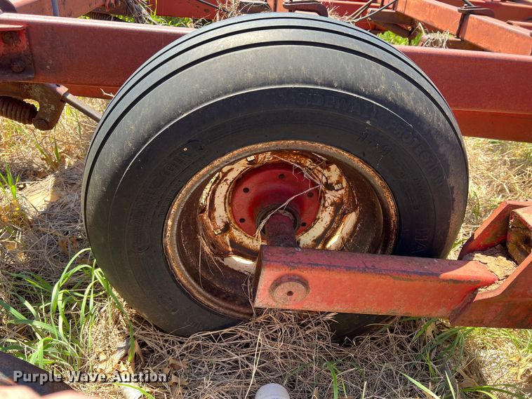 image for item DR5551 International  field cultivator